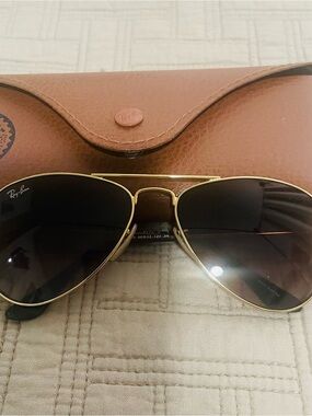 Ray-Ban Kids’ Gold Frame Sunglasses with Brown Lenses. Like New